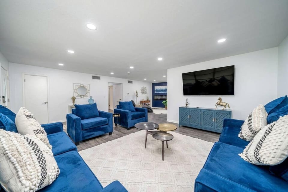 Mid-Century Modern Retreat with Fire Pit & Fenced Yard in Hot Springs, AR House in Hot Springs