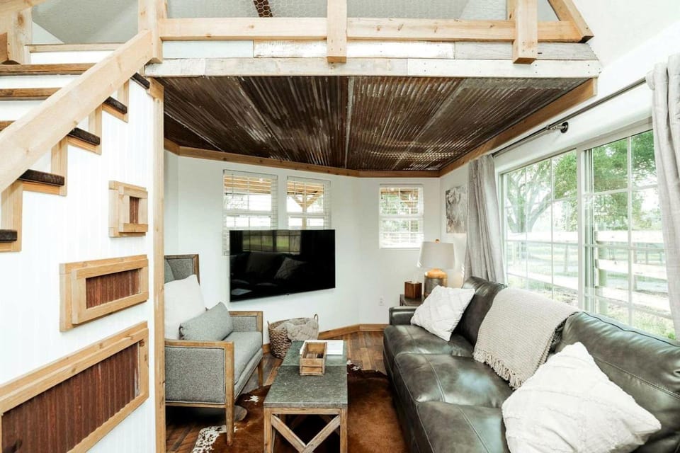 Romantic Cottage Retreat Near Lake Taneycomo in Branson, Missouri House in Ozark Mountains