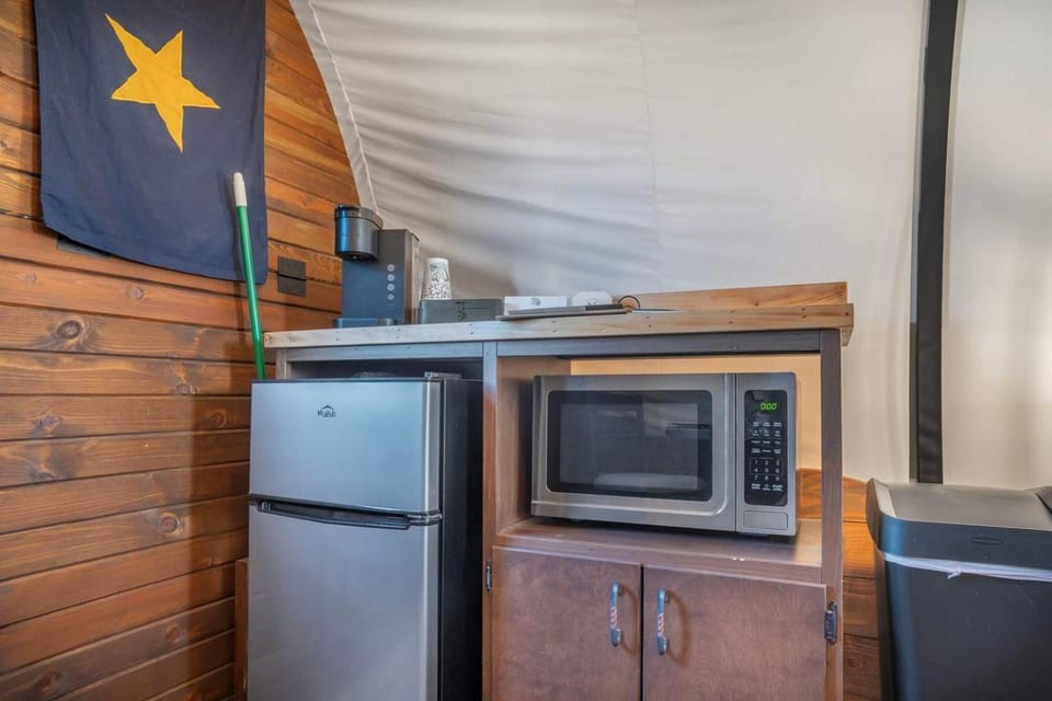 Charming Cozy Caravan Retreat Near Lake Taneycomo in Branson, Missouri House in Ozark Mountains