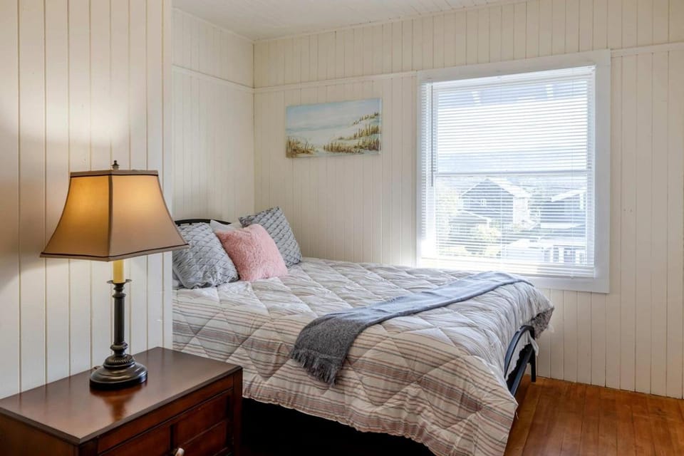 Classic Beach House with Game Room & Firepit Near Seaside Beach in Seaside, Oregon House in Seaside