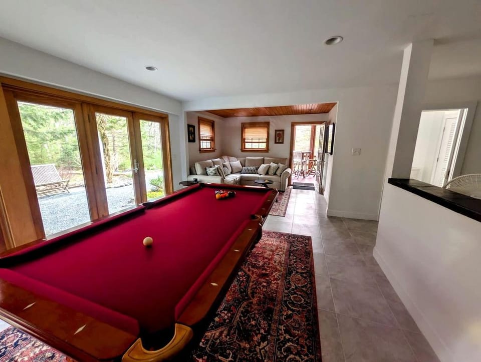 Coastal Beach House with Fireplace & Pool Table in Franklin, Maine House in Franklin