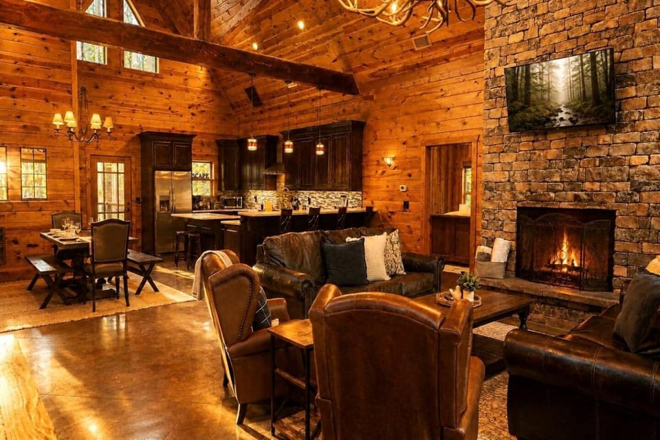 Luxury Group Cabin with Hot Tub & Media Room in Broken Bow, OK Cabin in Oklahoma