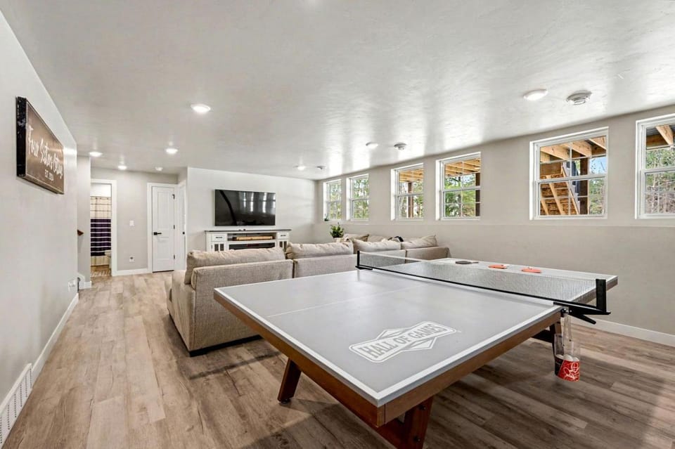 Luxury Sister Bay Retreat with Hot Tub, Fireplace & Walk-to-Town Location in Door County, WI House in Sister Bay