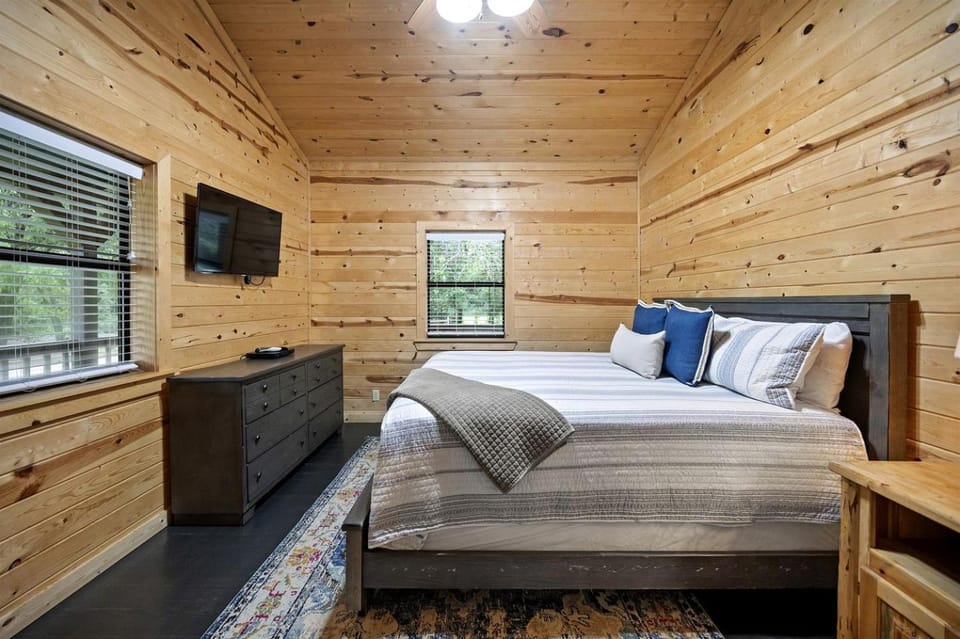 Large Riverfront Group Retreat on Mountain Fork River Near Broken Bow, Oklahoma House in Arkansas