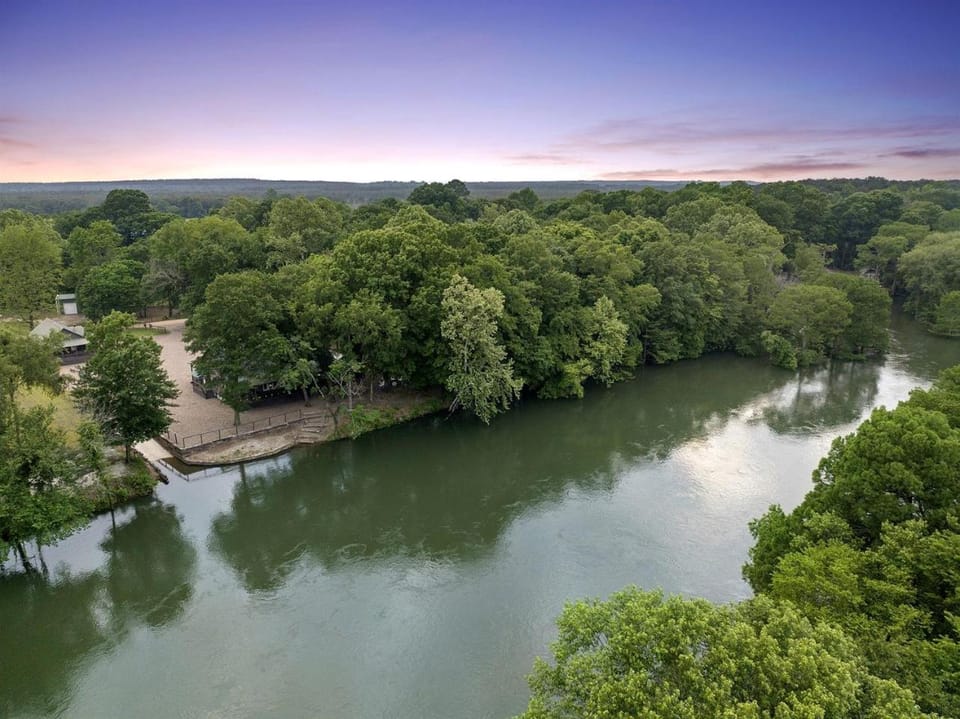 Large Riverfront Group Retreat on Mountain Fork River Near Broken Bow, Oklahoma House in Arkansas