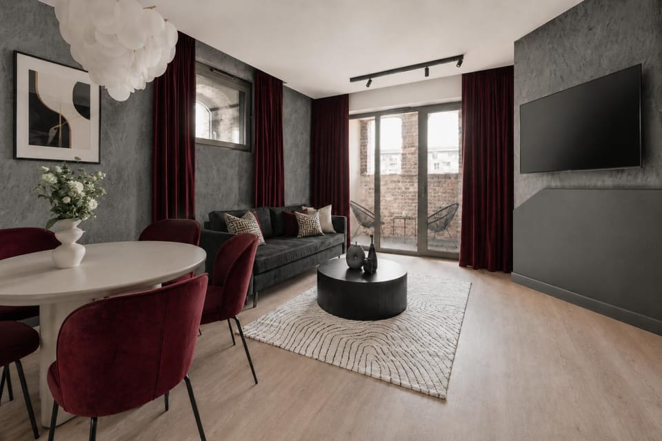 TV and multimedia, Living room, Seating area, Dining area