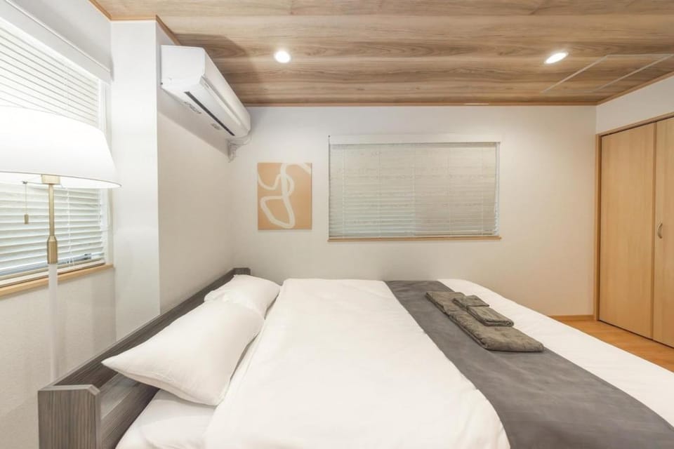 Newly Opened, View of Skytree from the bedroom, 5 mins by train to Skytree Station, 7 mins to the nearest station Apartment in Japan