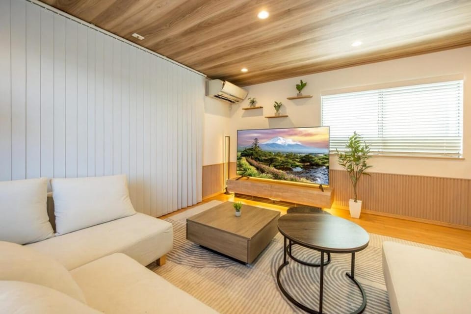 Newly Opened, View of Skytree from the bedroom, 5 mins by train to Skytree Station, 7 mins to the nearest station Apartment in Japan
