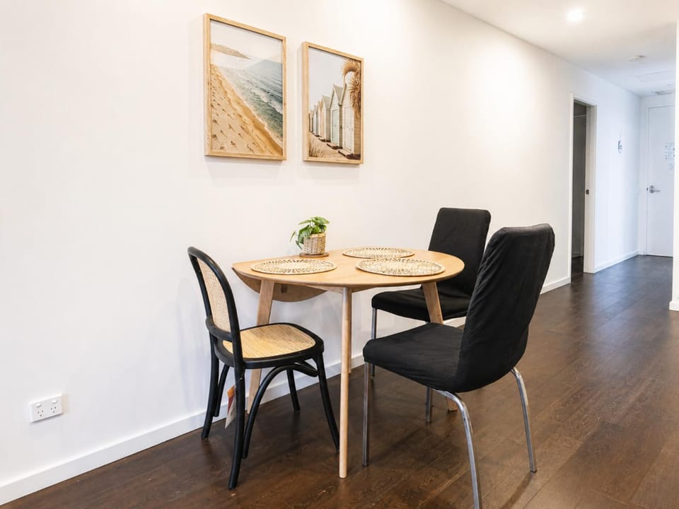 Modern 2BDR Near Airport and Train Station Apartment in Mascot