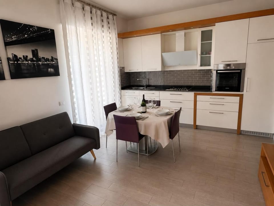 MARISA HOME ingresso indipendente con corte e garage Apartment in Civitanova Marche
