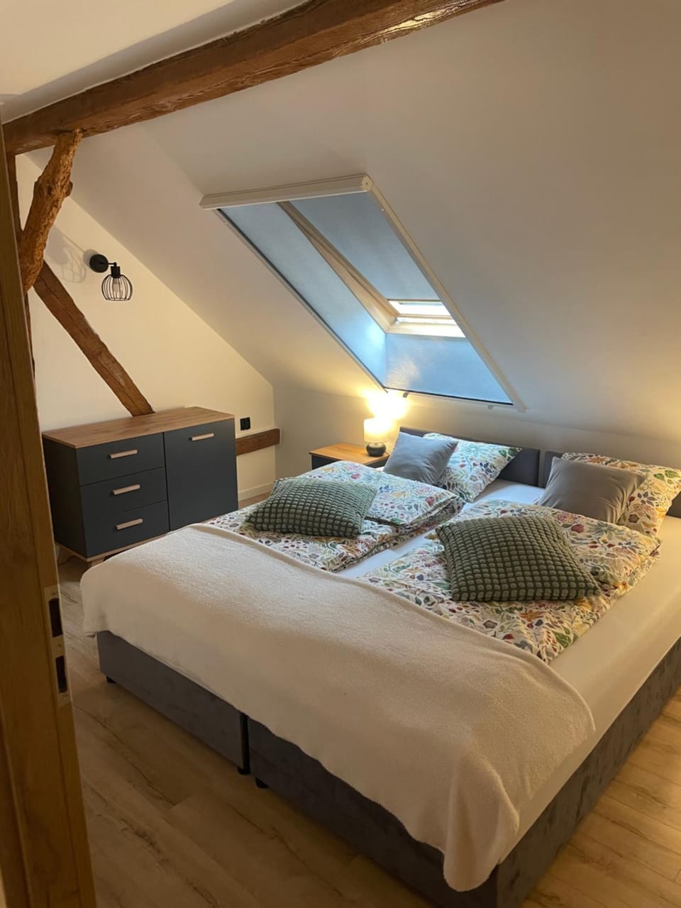 Bed, Photo of the whole room, Bedroom