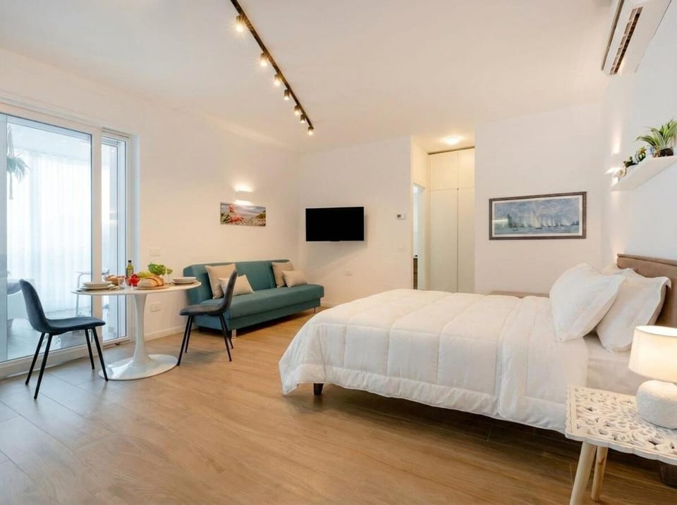 San Francesco Modern Loft with Private Parking Apartment in Bari