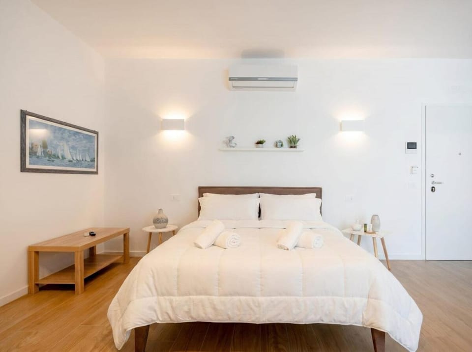 San Francesco Modern Loft with Private Parking Apartment in Bari