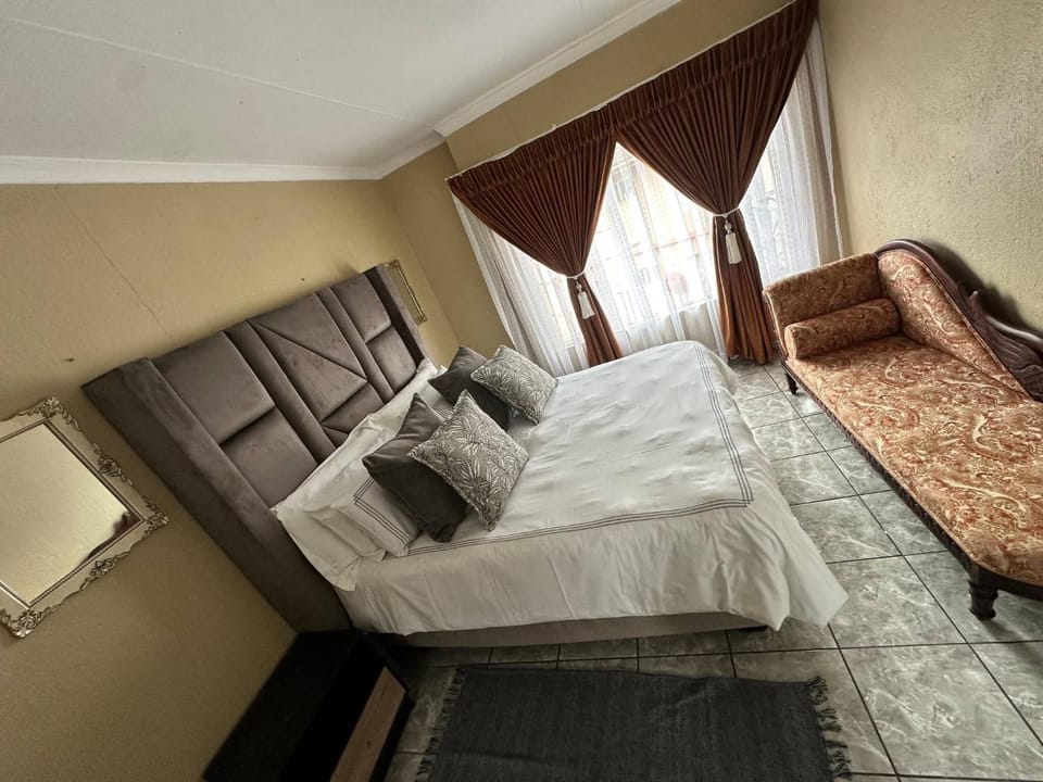 39 Summerplace West Acres Apartment in South Africa