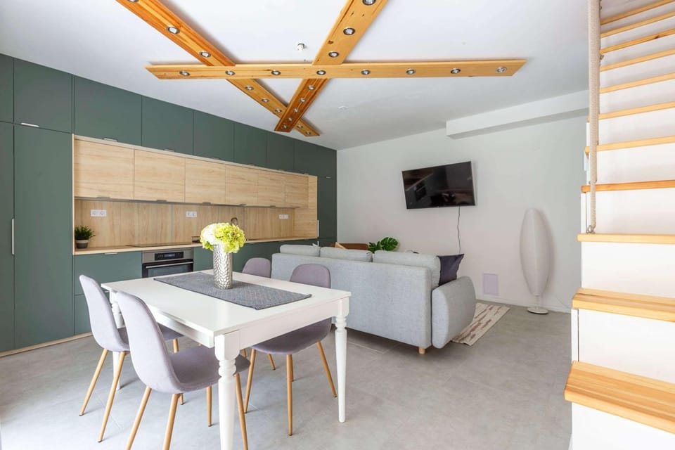 TV and multimedia, Kitchen or kitchenette, Living room