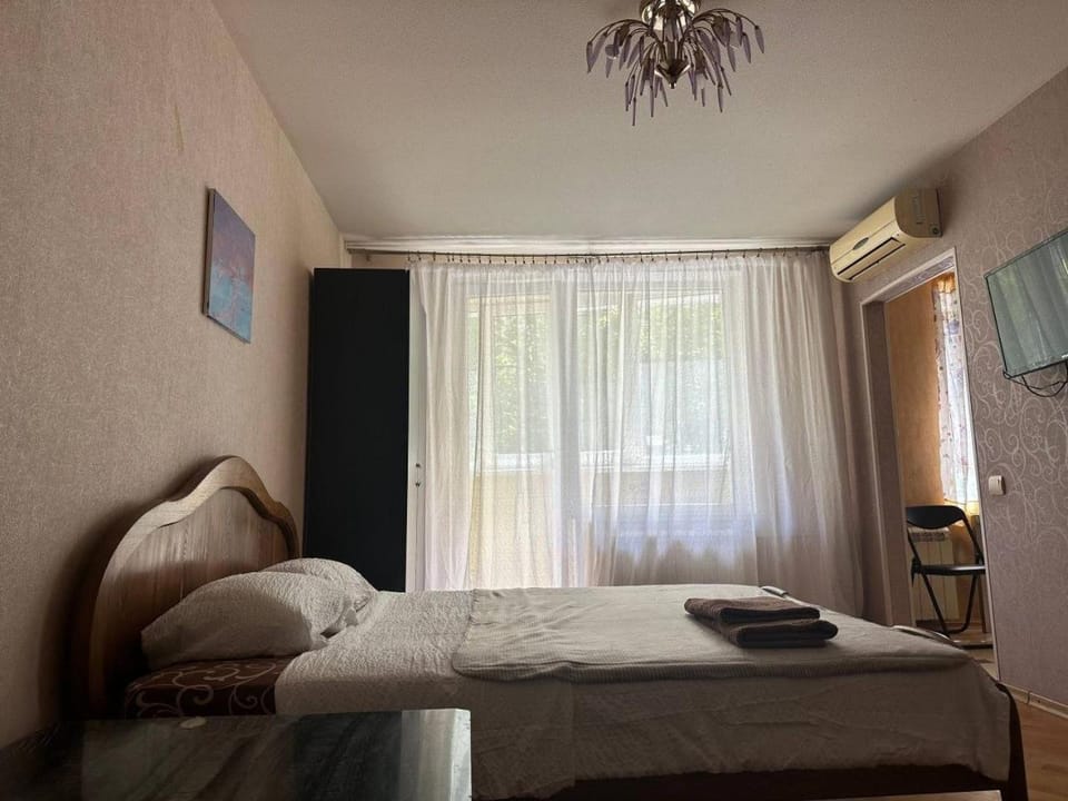Bedroom, air conditioner, air conditioner