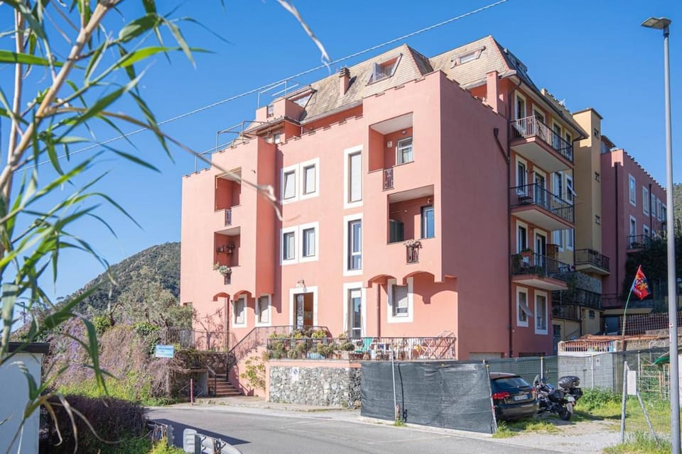 Lemon Home - AC & Sea View Apartment in Monterosso al Mare
