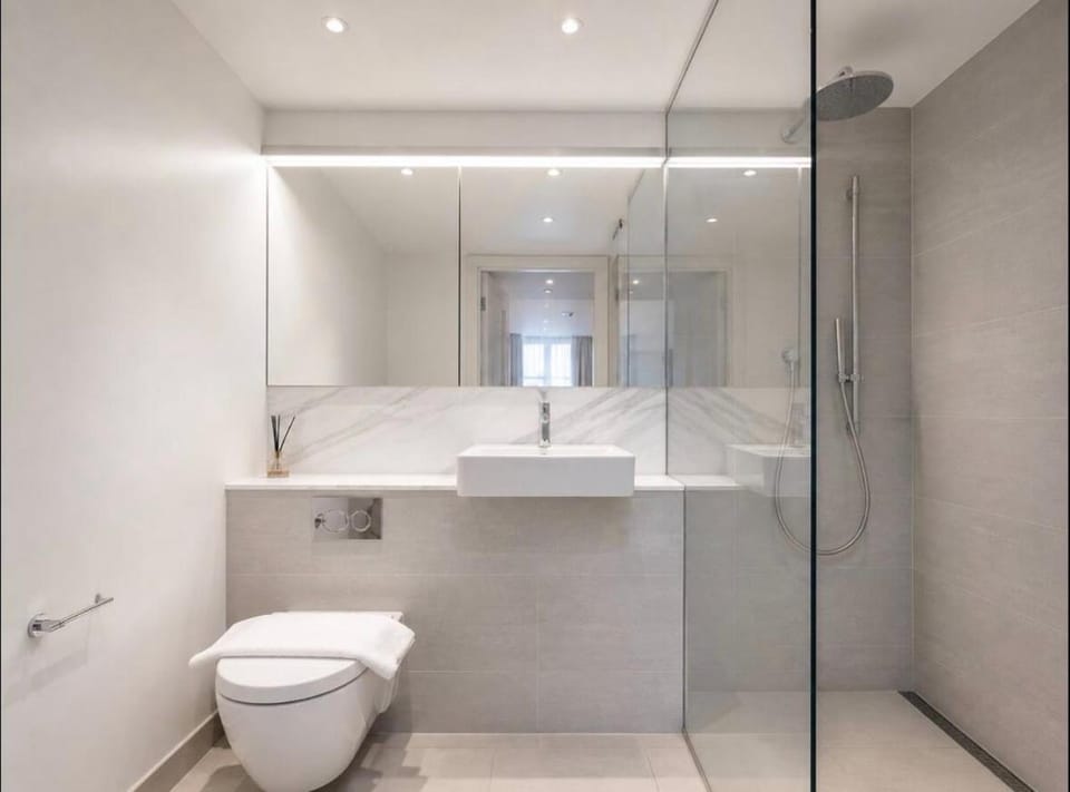 LUX 3 bed Batersea power station Apartment in London