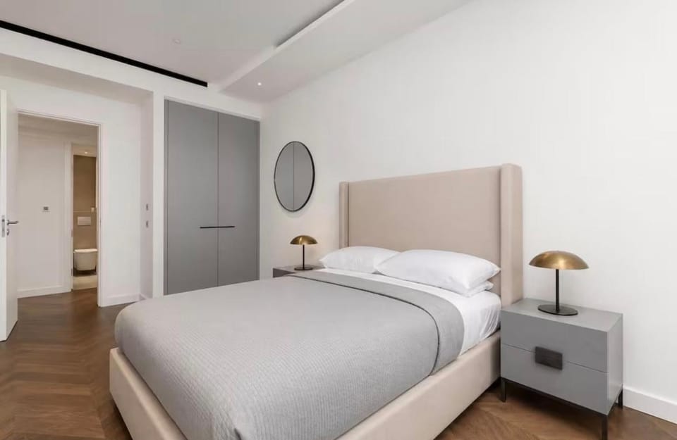 LUX 3 bed Batersea power station Apartment in London