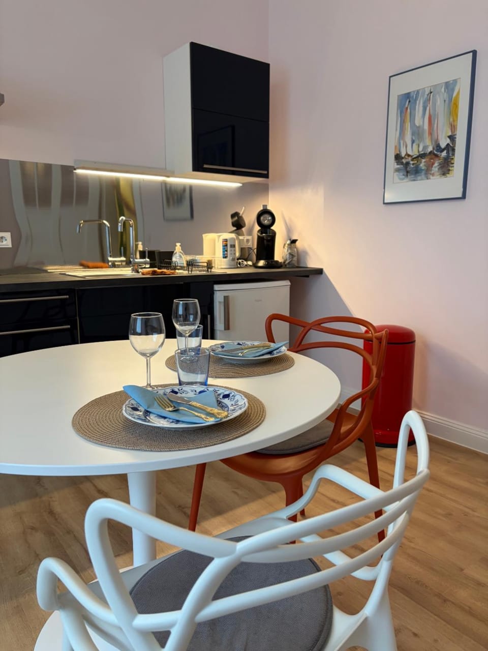 Coffee/tea facilities, Kitchen or kitchenette, Dining area
