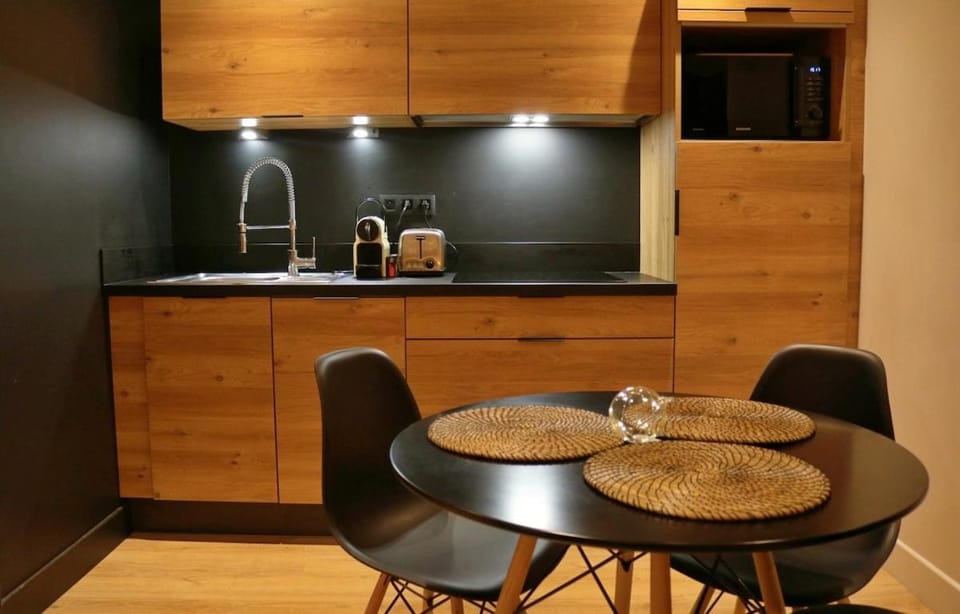 AGENCE MOMENT'APART Blackswan Apartment in Lille