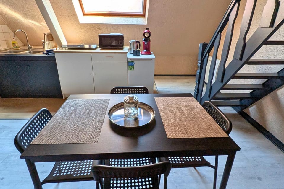 Dining area, kitchen