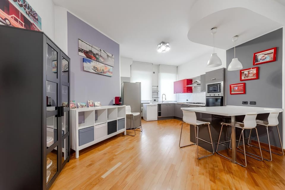 Kitchen or kitchenette, Living room, Seating area, Dining area, oven