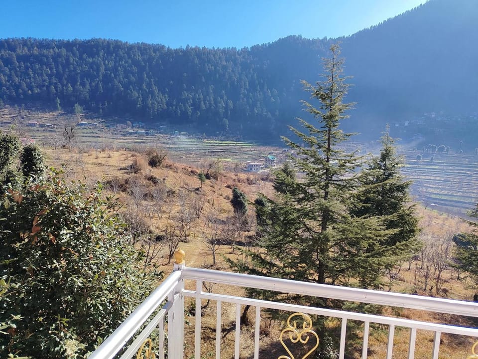 Peak Paradise homestay Apartment in Himachal Pradesh