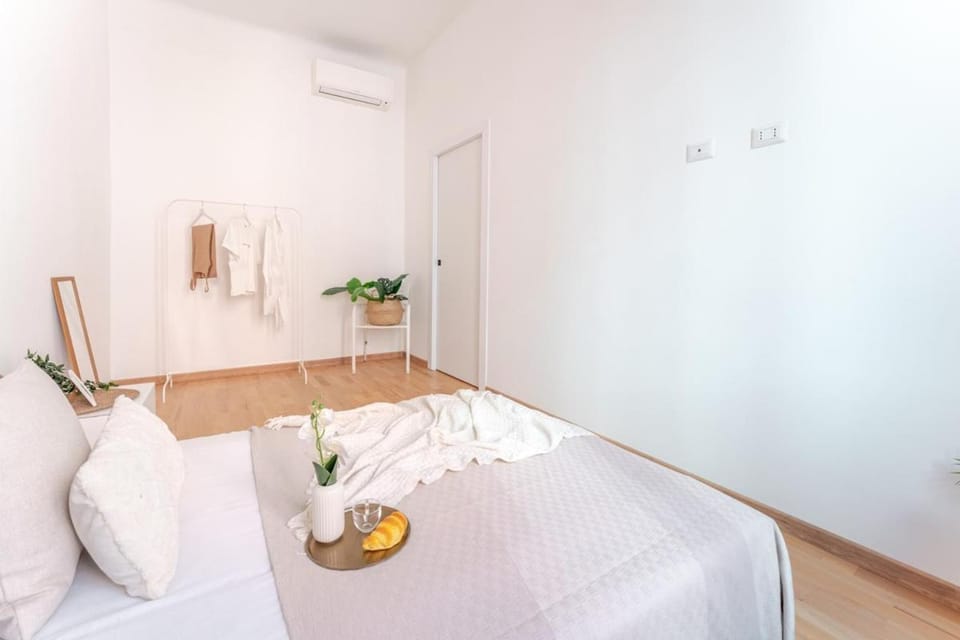 Two-Bedroom Arco Flat with Free Parking Apartment in Milan