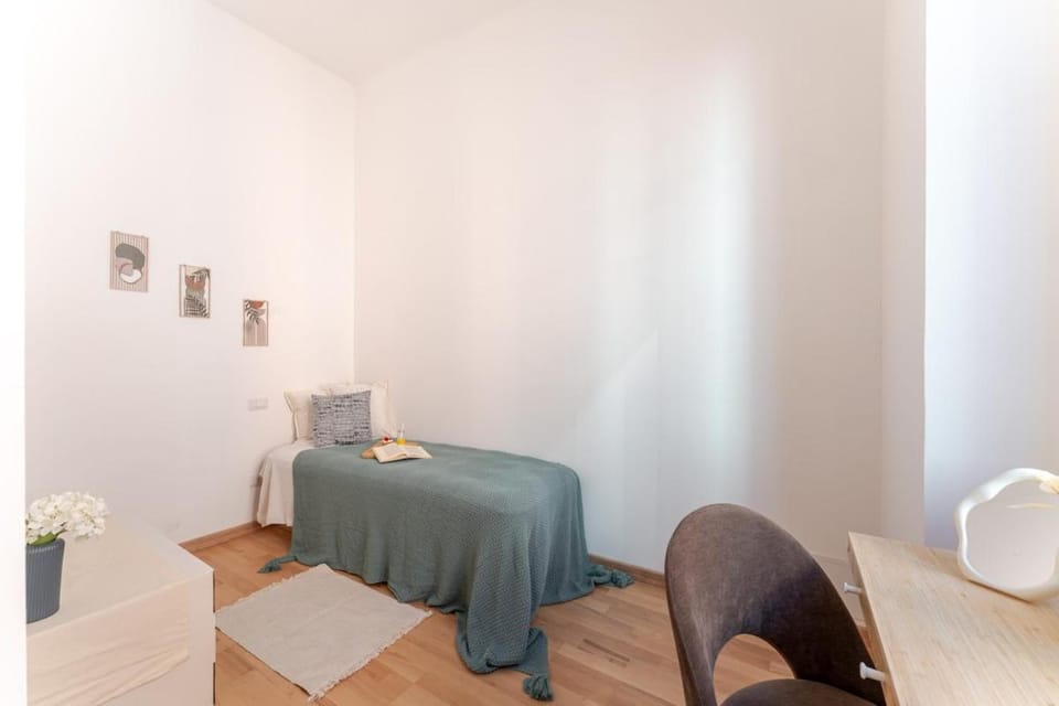 Two-Bedroom Arco Flat with Free Parking Apartment in Milan