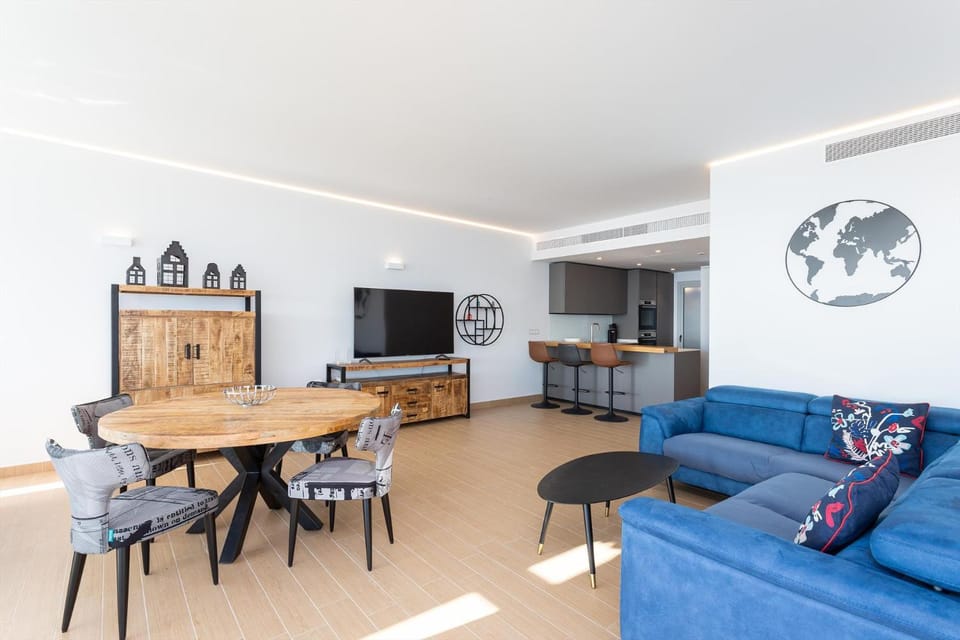 Communal lounge/ TV room, Living room