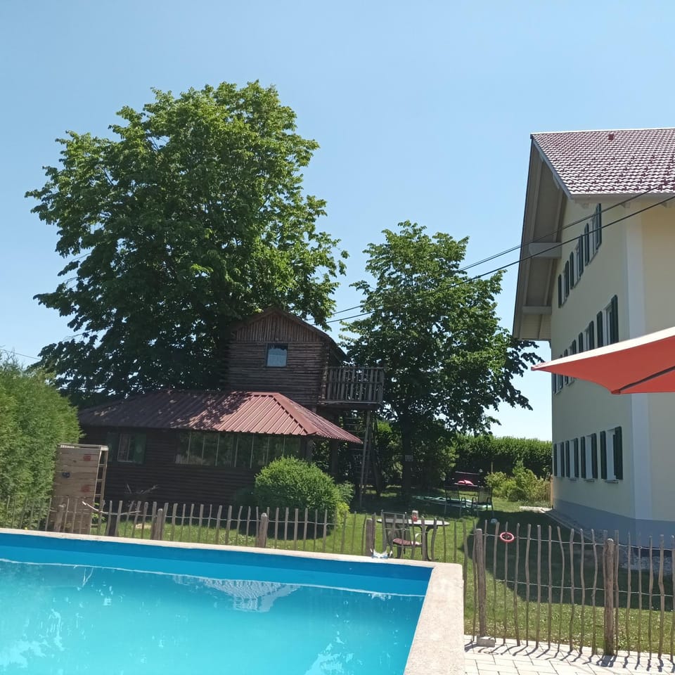 Erlebnishof Eble Doppelzimmer mit hellem Bad Apartment in Bavaria