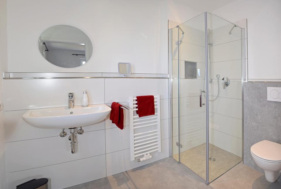 Erlebnishof Eble Doppelzimmer mit hellem Bad Apartment in Bavaria