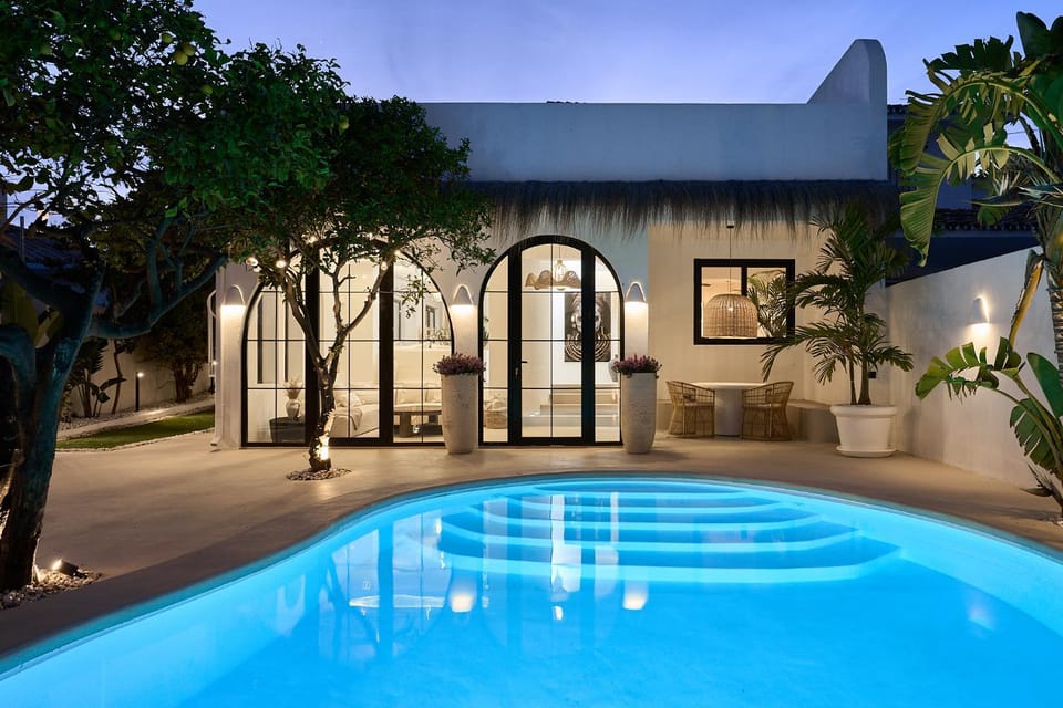Swimming pool, Breakfast, Dinner, Inner courtyard view
