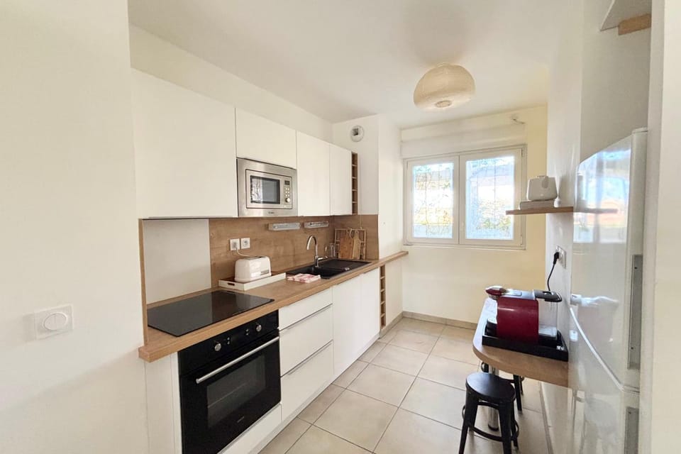Beautiful flat with terrace & parking Marseille Apartment in Nice