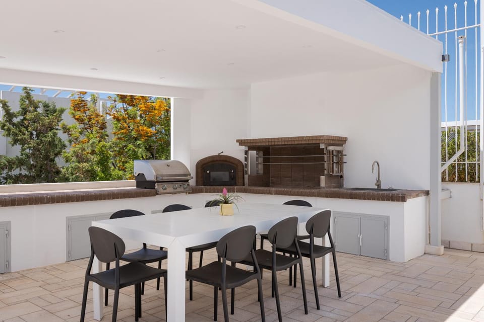 Patio, BBQ facilities