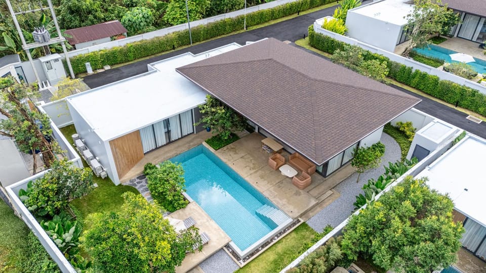 Property building, Garden, Swimming pool, Swimming pool