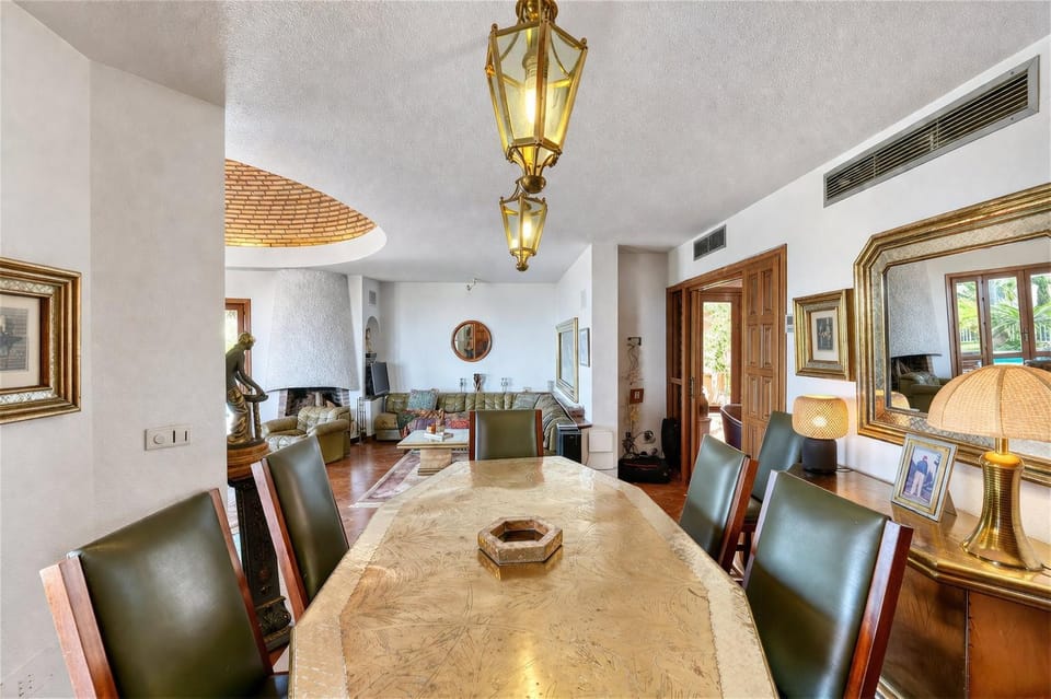 Property building, Living room