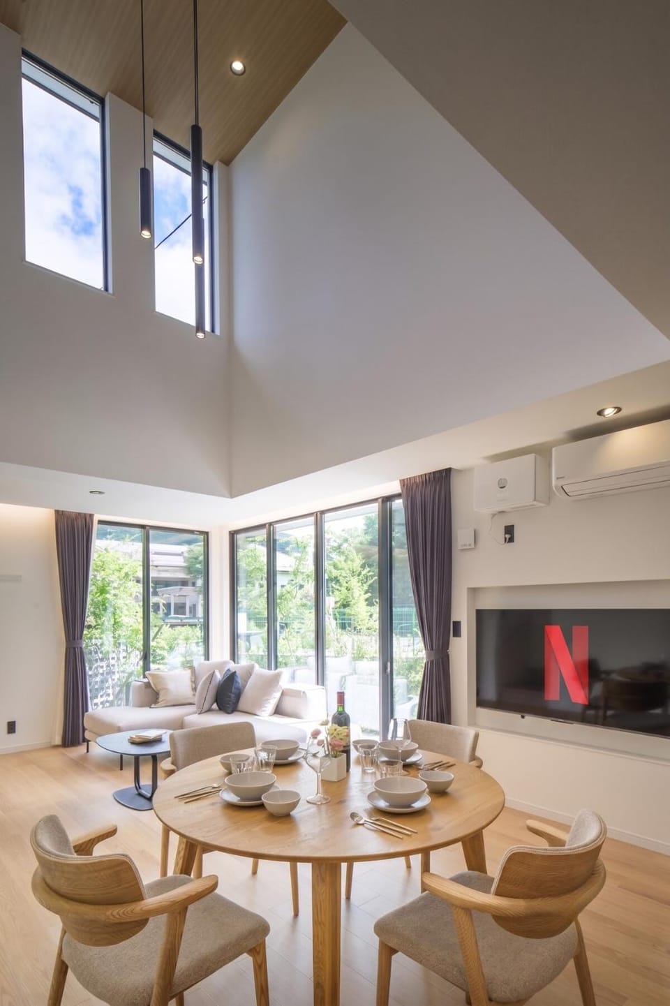 TV and multimedia, Living room, Dining area