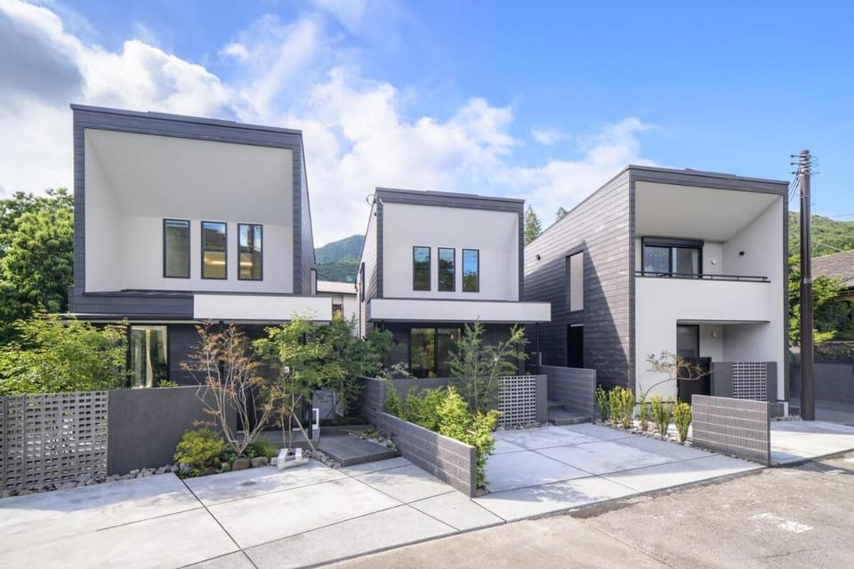 Property building, Day
