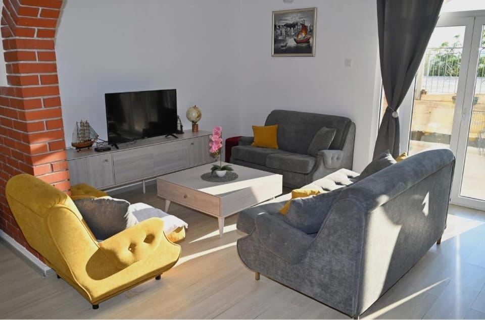 Whispering Heights Sea View Apartment in Kotor Municipality