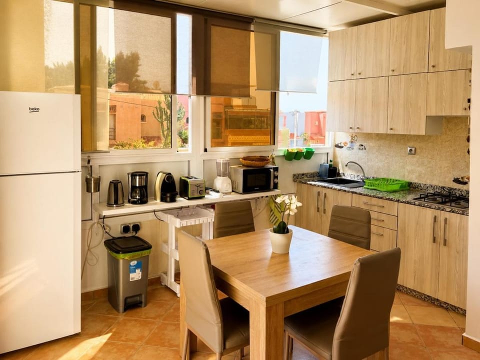 Coffee/tea facilities, stove, kitchen