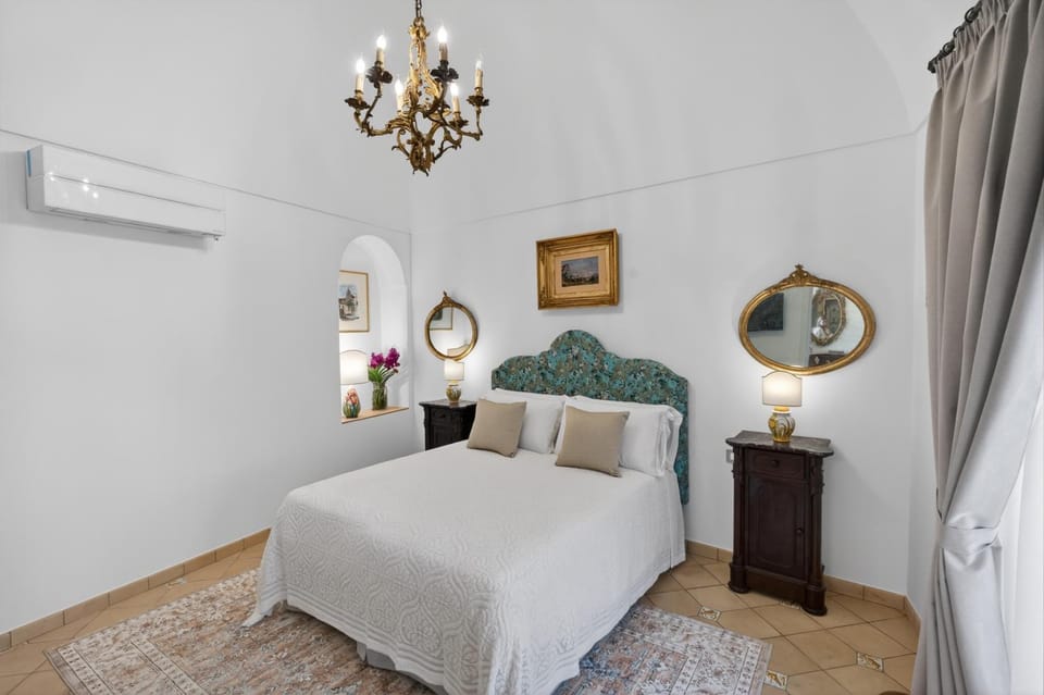 Bed, Photo of the whole room, Bedroom, air conditioner