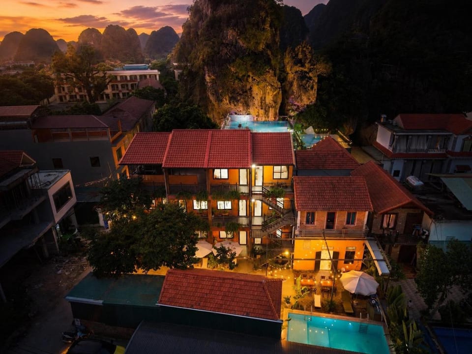 Property building, Natural landscape, Mountain view, Pool view, Sunrise, Sunset
