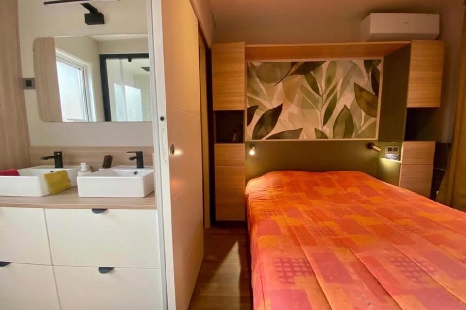 Chalet in a 5-star resort with swimming pools Apartment in Roquebrune-sur-Argens