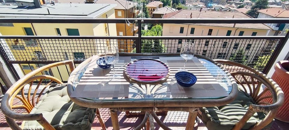 View (from property/room), Balcony/Terrace, Dining area