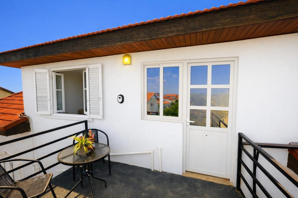 Facade/entrance, Balcony/Terrace