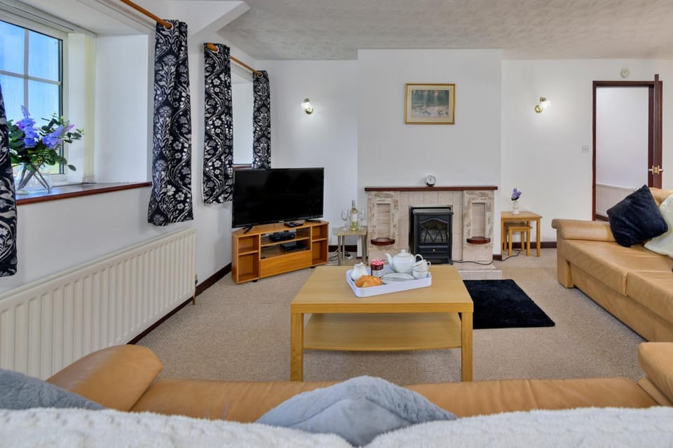 Communal lounge/ TV room, Living room