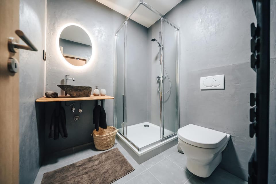 Shower, Toilet, Bathroom, towels