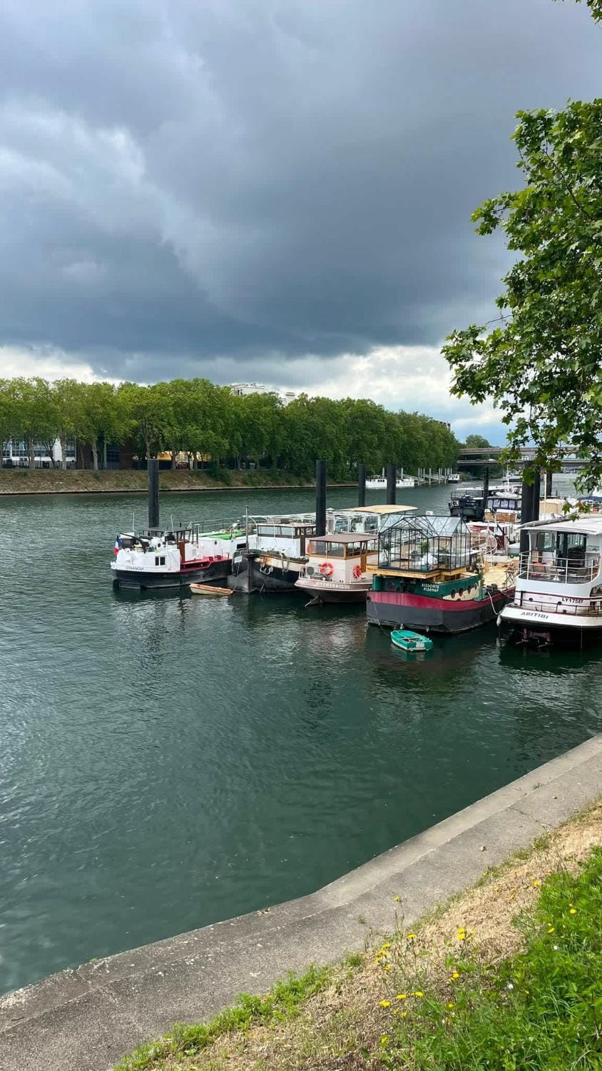 Charming Houseboat with Terrace Near Paris Docked boat in Clichy